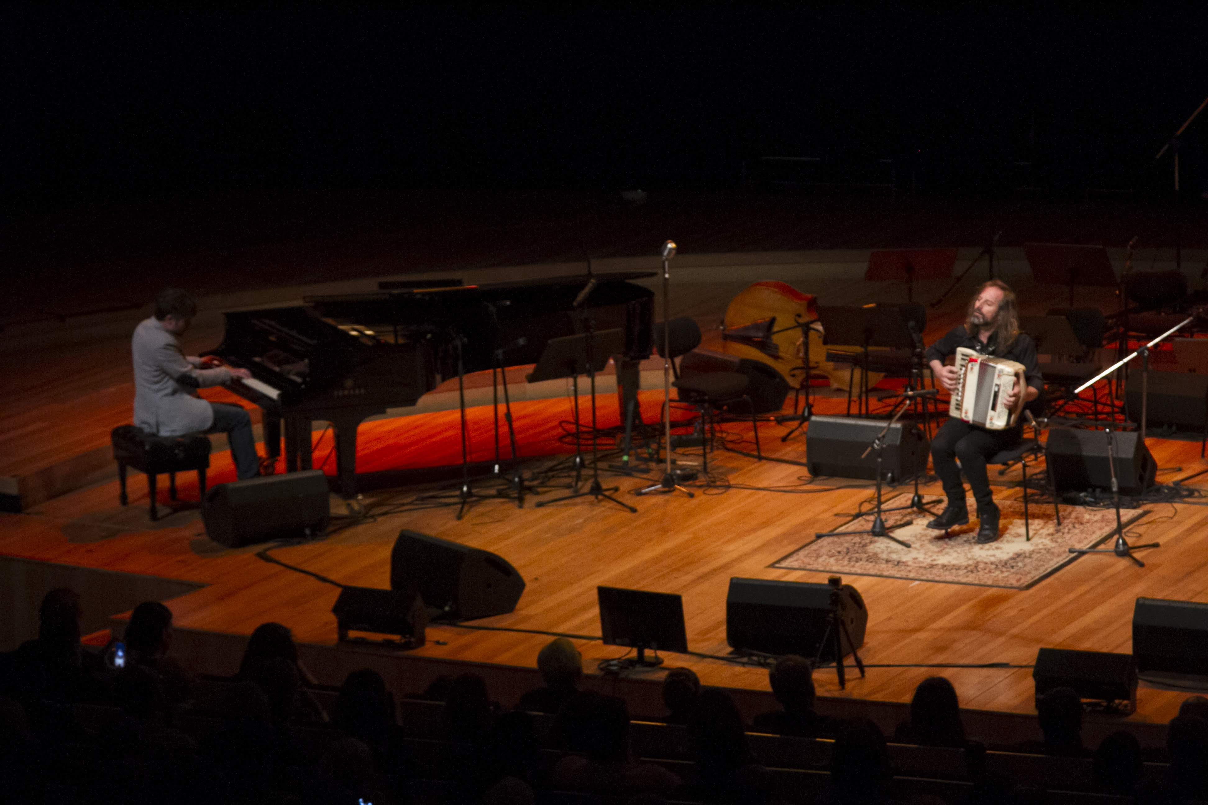 Hector Larrea Celebro Sus 80 Anos Con Una Gran Fiesta En El Cck Radio Nacional