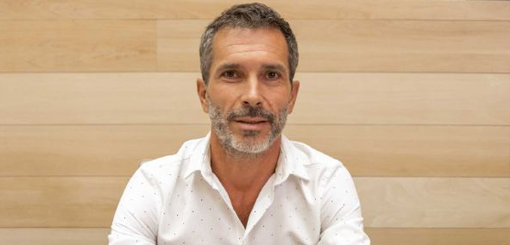“La politica deberia ser la última en vacunarse”
