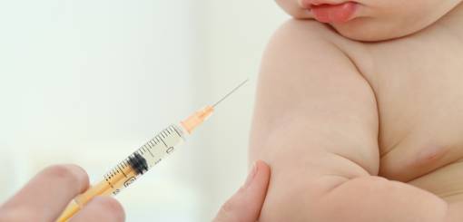 Se comenzó a vacunar a bebés de seis meses con Moderna pediátrica